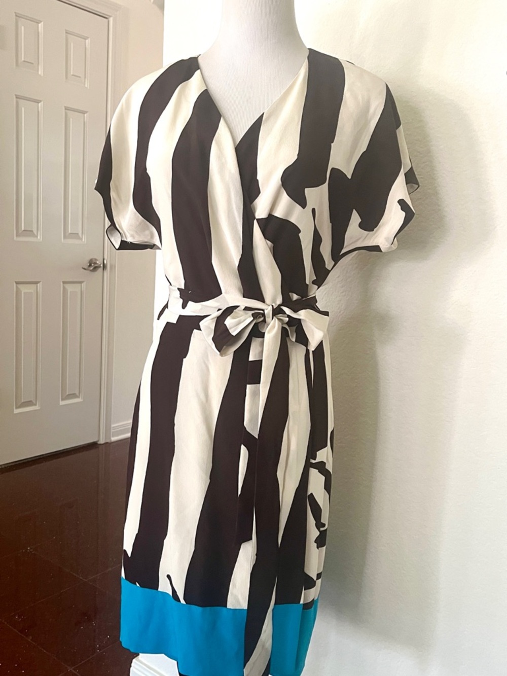 Escada Brown and Off White Printed  Dress with Turquoise Hem Sz 38